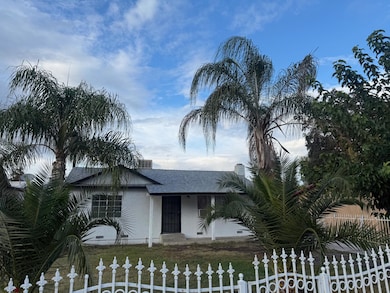 724 W Sonora Ave, Tulare, CA 93274 - photo 2