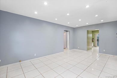 108-34 63rd Dr, Flushing, NY 11375 - photo 2