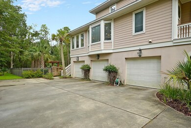 RH2 - Three Car Garage - Extensive Parki