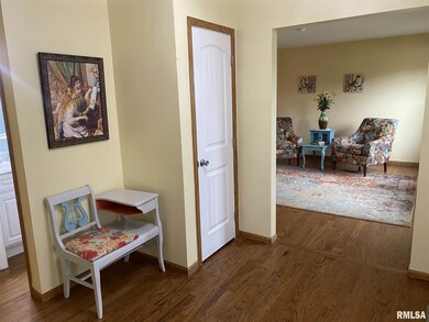 816 W 59th St, Davenport, IA 52806 - photo 3