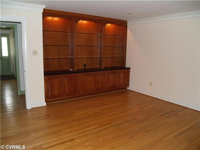 Den/Family/Great Room - Glass Shelves in Custom Bu