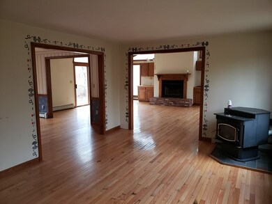 812 Aldrich St, Uxbridge, MA 01569 - photo 3