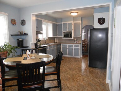 40 Arlington Rd, Kingston, PA 18704 - photo 3