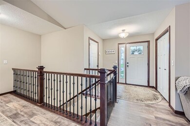 7096 208th place North - MLS Sized - 003 - 04 Foyer.jpg