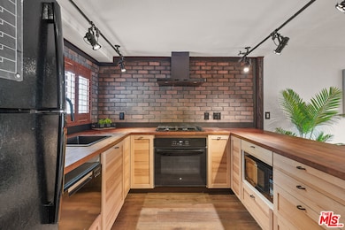 10926 Bluffside Dr unit 3, Studio City, CA 91604 - photo 4