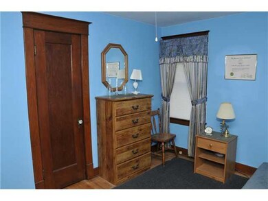 Bedroom Lower Unit: Recently painted second bedroo