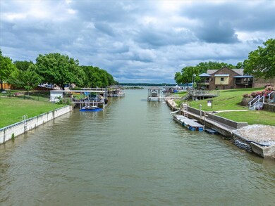 12110 N Oak Ct, Azle, TX 76020 - photo 2