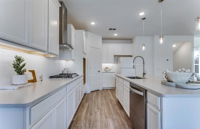 Spacious kitchen with eat-in bartop island *Photos