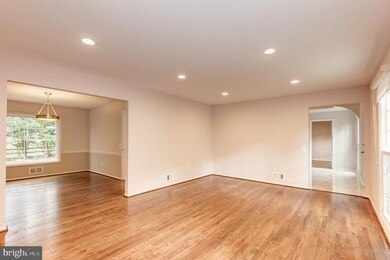 8905 Falls Chapel Way, Potomac, MD 20854 - photo 4