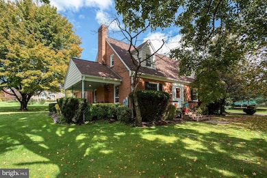 821 W Main St, Purcellville, VA 20132 - photo 2