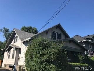 4 bedroom 2 bath Arts and Crafts home with lovely 