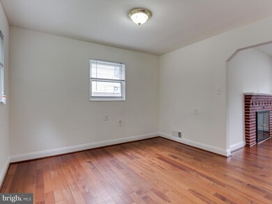 5613 Monroe St, Hyattsville, MD 20784 - photo 7