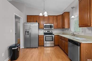 1315 W 53rd St, Davenport, IA 52806 - photo 4