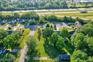 1226 Harding Dr, Flint, MI 48507 - photo 3