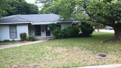 Single story home with a front yard