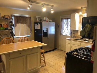 152 Cameron St, Pawtucket, RI 02861 - photo 4