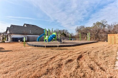 2313 Northfork Dr, Moore, OK 73160 - photo 4