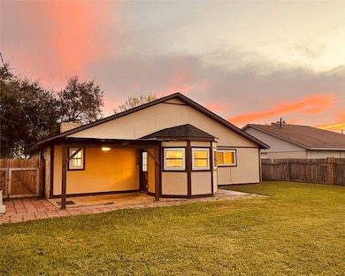 1225 Clover Dr, Angleton, TX 77515 - photo 2