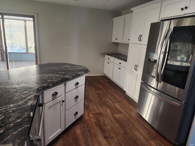 518 Poplar St, Berne, IN 46711 - photo 4