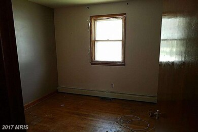 721 Clover Ave, Essex, MD 21221 - photo 4