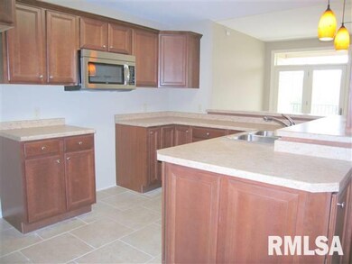 1871 Stone Gate Cir unit 8, Davenport, IA 52807 - photo 5