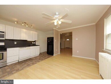 7040 Clover Ln, Upper Darby, PA 19082 - photo 4