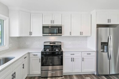 18014 Chantilly Ln, Hazel Crest, IL 60429 - photo 4