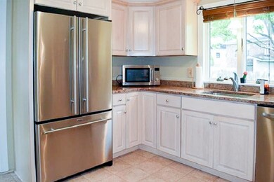 21 Dinsmore St, Nashua, NH 03064 - photo 5