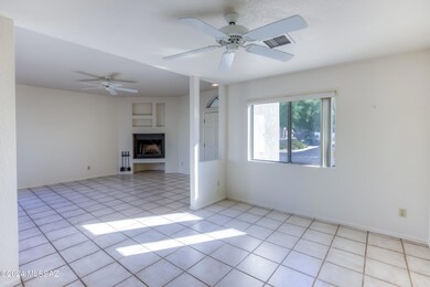 9 Family Room photo b