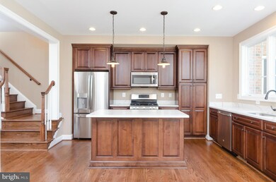 10683 Yorktown Ct, Fairfax, VA 22030 - photo 6