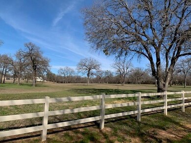 502 Hlavek Rd, Decatur, TX 76234 - photo 2