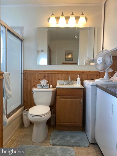 22 Robin Hill Ln, Levittown, PA 19055 - photo 5