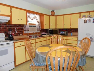 Kitchen. What a bright and cheerful...