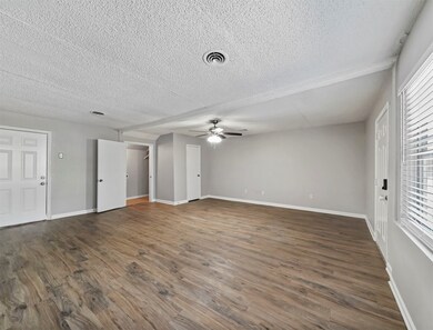5142 Hull St, Houston, TX 77021 - photo 4