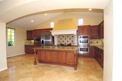 fully upgraded kitchen with island and breakfast n
