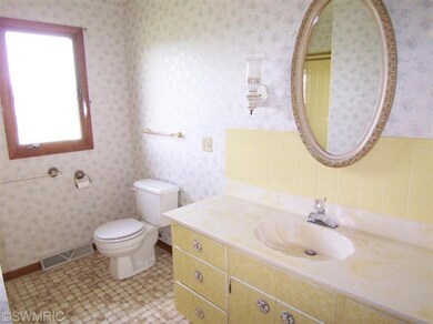 409 Tulip Dr, Three Oaks, MI 49128 - photo 5