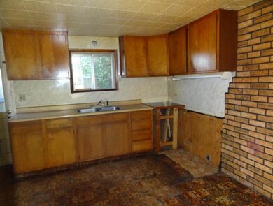 138 W Center St, Parowan, UT 84761 - photo 5