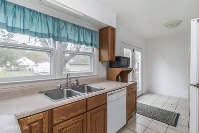 2912 48th St, Des Moines, IA 50310 - photo 6