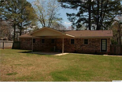 LOW MAINTENANCE, FULL BRICK HOME WITH NEW WINDOWS AND ROOF!!! GREAT BUY!