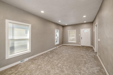 2325 Lyon St, Des Moines, IA 50317 - photo 4