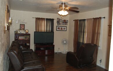 915 NW Long St, Lake City, FL 32055 - photo 3