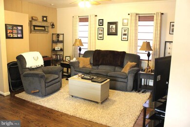 19 E Carpenter Ave, Myerstown, PA 17067 - photo 2