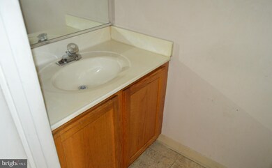 6922 Diamond Ct, District Heights, MD 20747 - photo 4