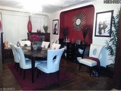 LARGE DINNING ROOM