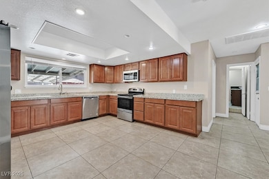 6384 W Desert Inn Rd, Las Vegas, NV 89146 - photo 4