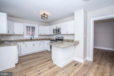 2534 Cumberland Ave, Reading, PA 19606 - photo 3