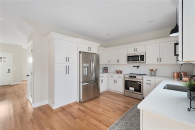 27 Holly St, East Providence, RI 02915 - photo 2