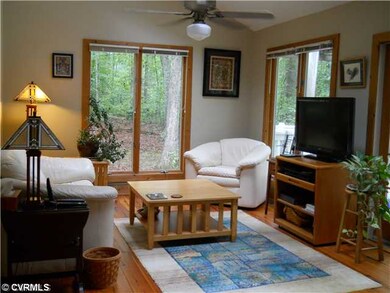 Interior Space/Layout - This Florida Room is beaut