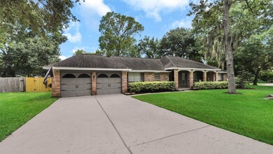 1311 Greenbriar Ave, Friendswood, TX 77546 - photo 2