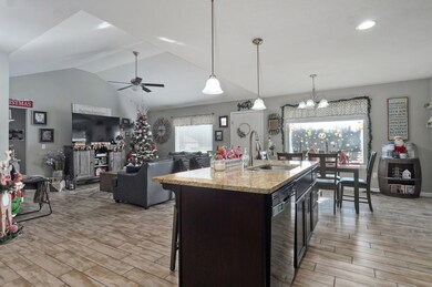 1072 E Lakota St-25